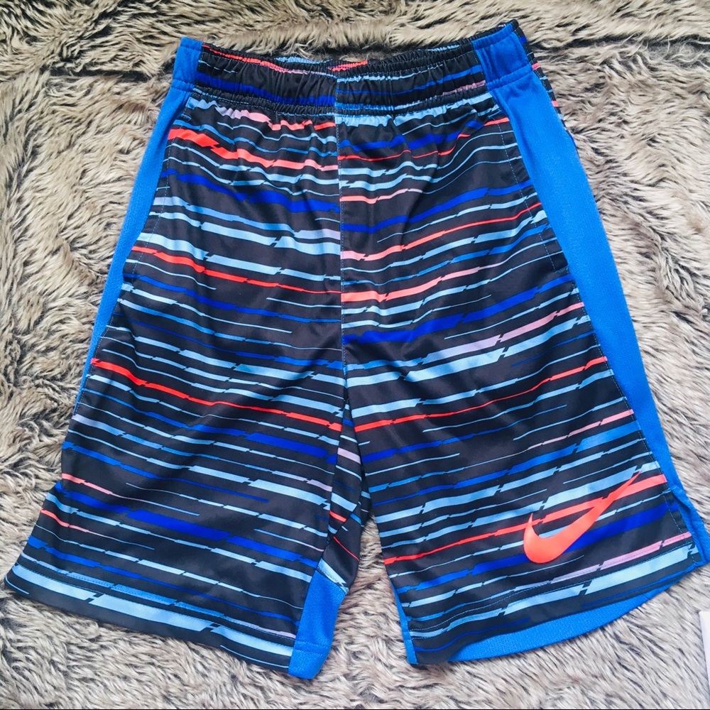 Nike dri fit boy’s blue striped athletic shorts size medium